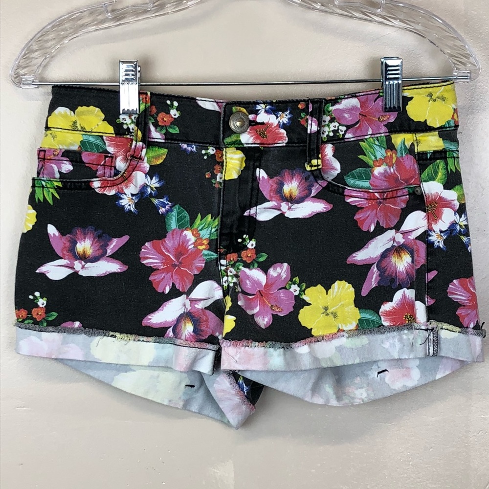 LEI Ashley Floral Lowrise Shorts Size 7